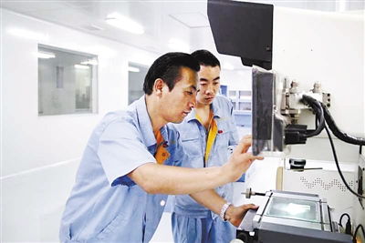 匠心筑夢(mèng) 盧勇與中國玻璃，護(hù)航飛船遨游太空的技術(shù)華章